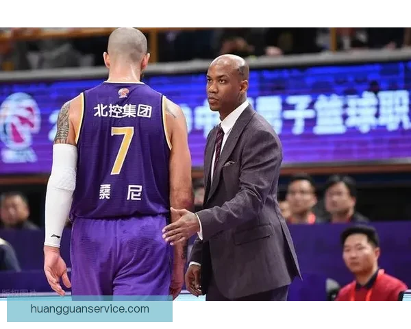 艾维情绪失控言行过激致失业 让人联想到马布里凯琼斯的类似经历